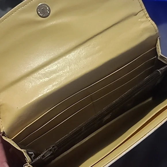 Michael Kors Wallet - Picture 7 of 9